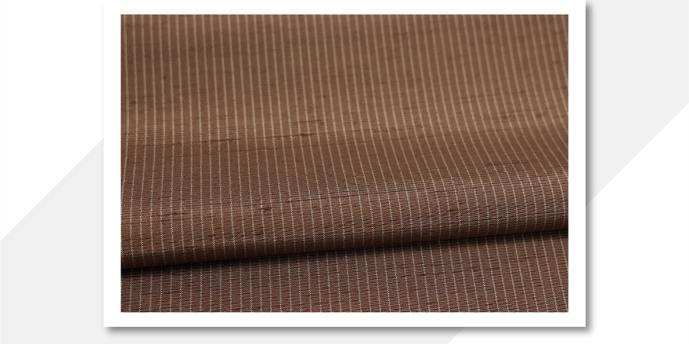 正絹米沢紬 紅花 米沢 新田】 特選紅花紬－紅のしらべ－≪お仕立て上がり・中古美